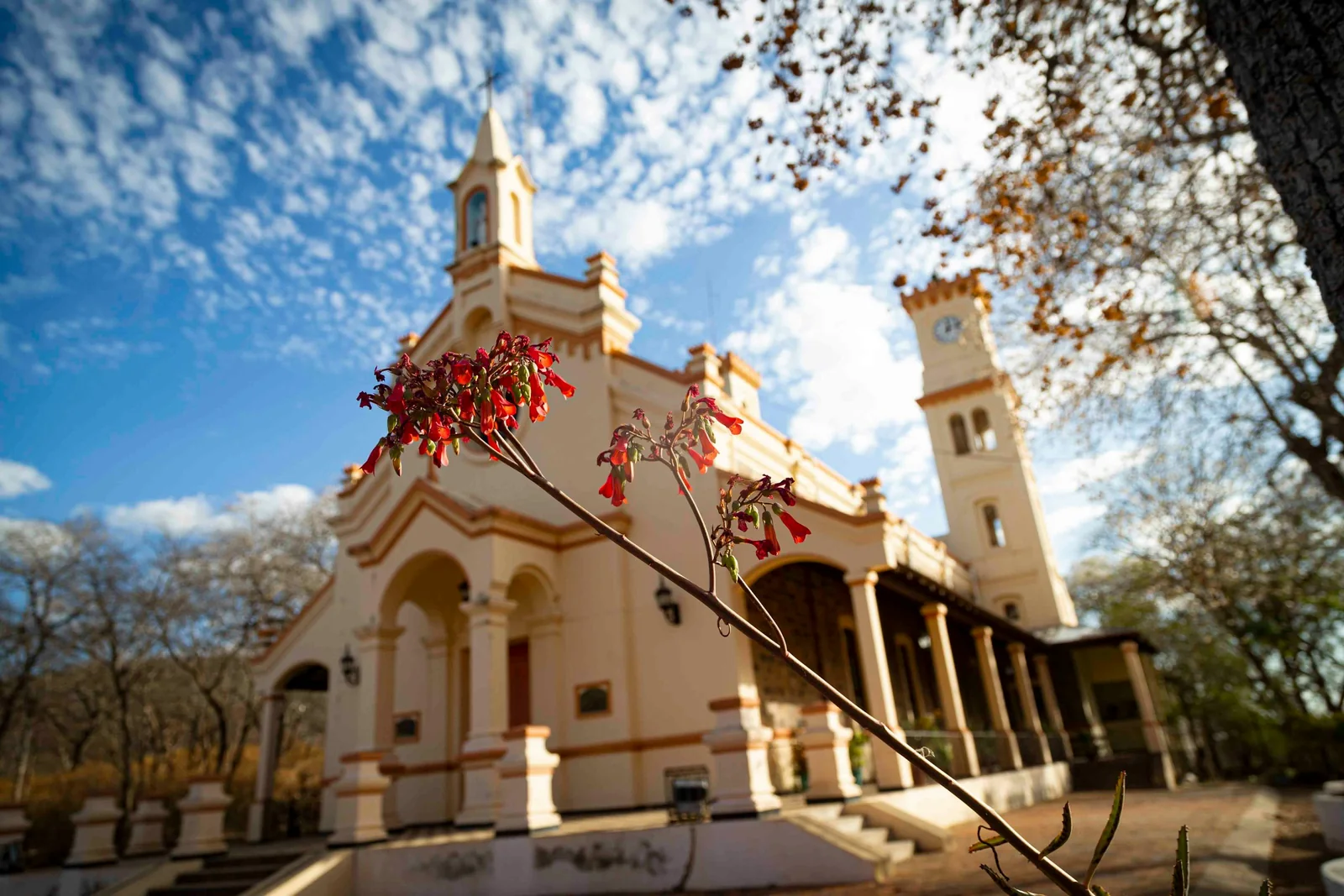 Igreja histórica no interior do Paraguai